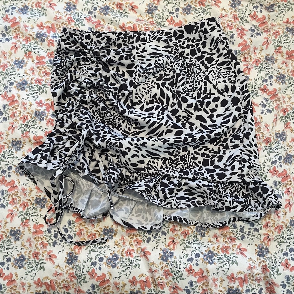 NWOT Dotted Mini Skirt ⭐️3/$15 Sale⭐️